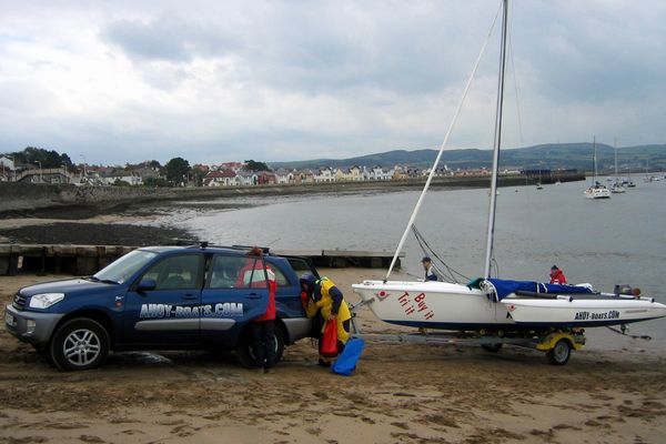 Launching a Magnum 21
at Deganwy on the
Conway estuary in 
North Wales