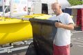 Before mounting the floats,
first slide the front end 
of the trampolines on each
side of the boat.