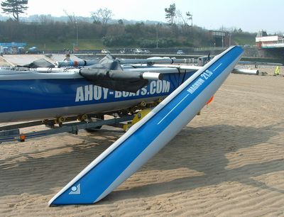 With support arms in place it is easy for one person to lift the floats on and off the boat, one end at a time.