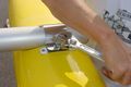 If you tighten with a tool
take great care that the
thread does not get damaged.